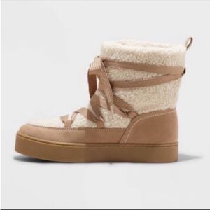 NWT Universal Thread Women’s Birgette Winter Boots